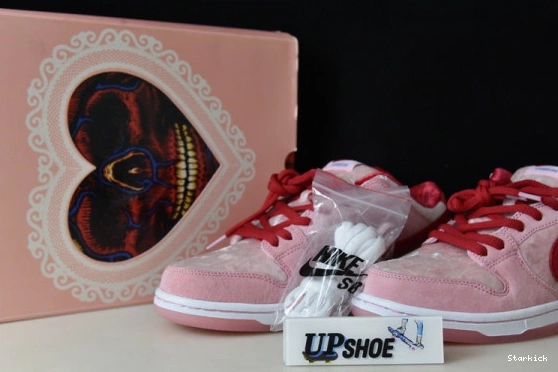 CT2552-800 Nike Skateboards Low Dunk StrangeLove  SB 0309